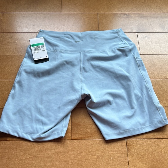 NWT Nike One 8'' Biker Shorts with Pockets - Picture 4 of 4